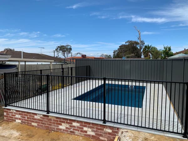 Aluminum pool fence installation